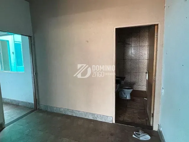 Ponto com 250m², para alugar, no bairro Jardim Elza Amuí I em Uberaba