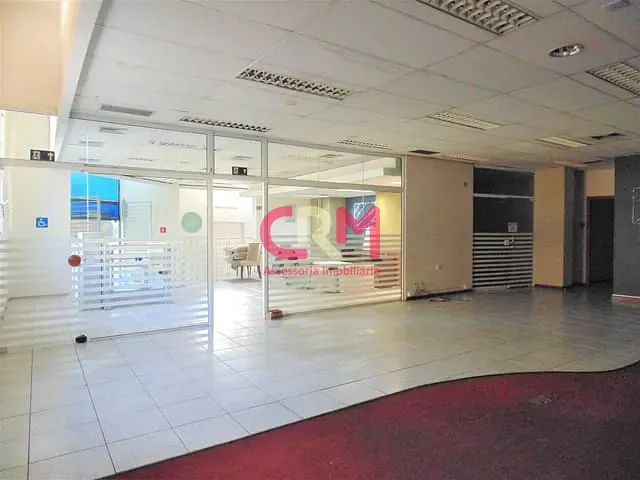Prédio com 748m², para alugar, no bairro Centro em Taquaritinga