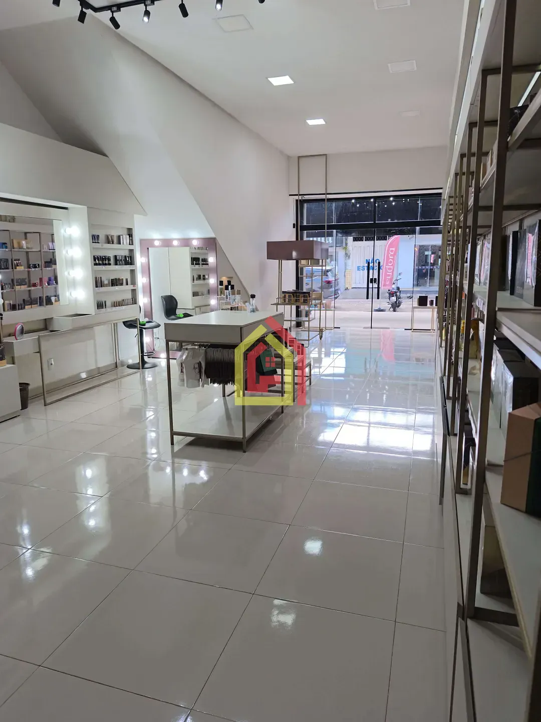 Comercial à venda com 4 banheiros, 2 vagas e 270m² no Cidade Nova, Marabá (PA) — foto 3 de 6