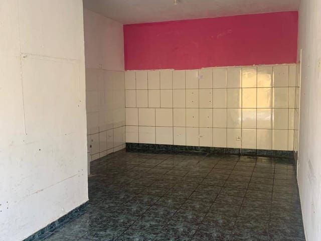 Ponto com 138m², para alugar, no bairro Maria Áurea em Pindamonhangaba