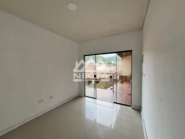 Ponto com 28m², para alugar, no bairro Jardim Primavera em Caraguatatuba
