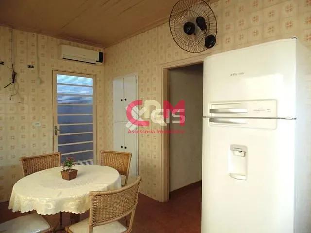 Casa com 166m², à venda, no bairro Centro em Taquaritinga