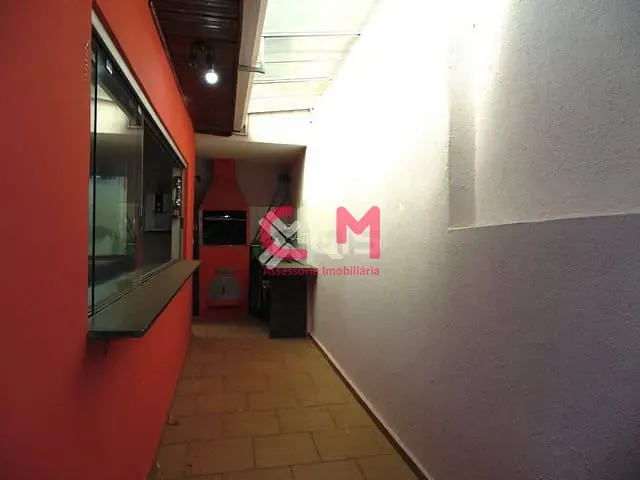Casa com 166m², à venda, no bairro Centro em Taquaritinga