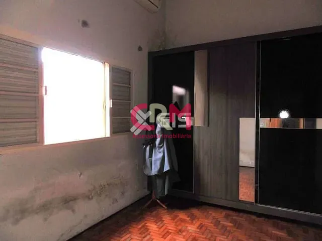 Casa com 166m², à venda, no bairro Centro em Taquaritinga