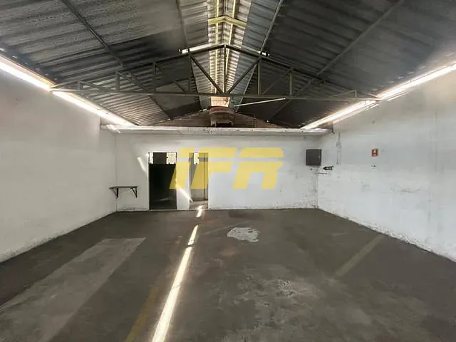 Ponto com 288m², à venda, no bairro Vila São Geraldo em Taubaté