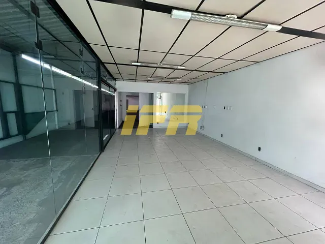 Ponto com 288m², à venda, no bairro Vila São Geraldo em Taubaté
