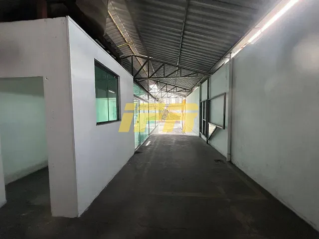 Ponto com 288m², à venda, no bairro Vila São Geraldo em Taubaté