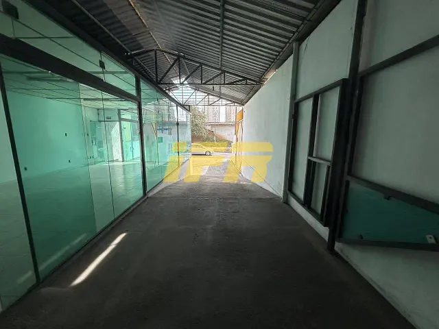 Ponto com 288m², à venda, no bairro Vila São Geraldo em Taubaté