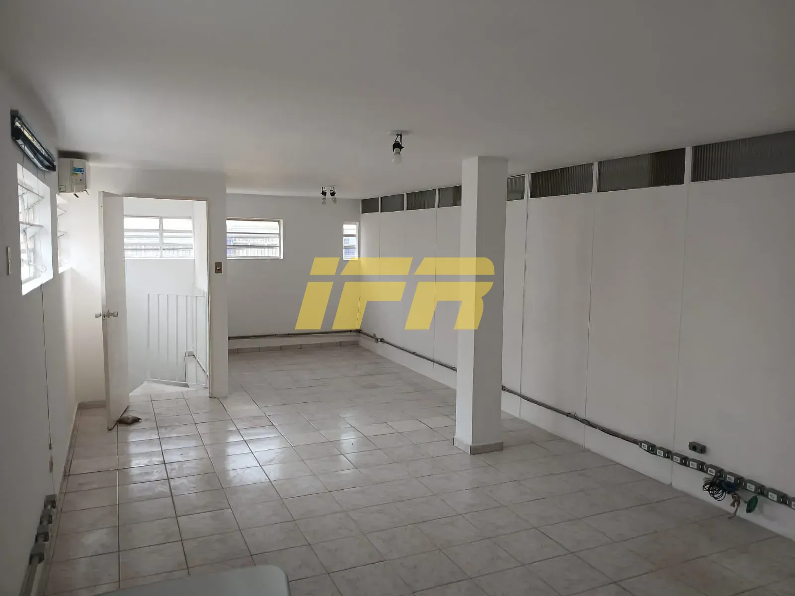 Loja-Salão, 210 m² - Foto 1