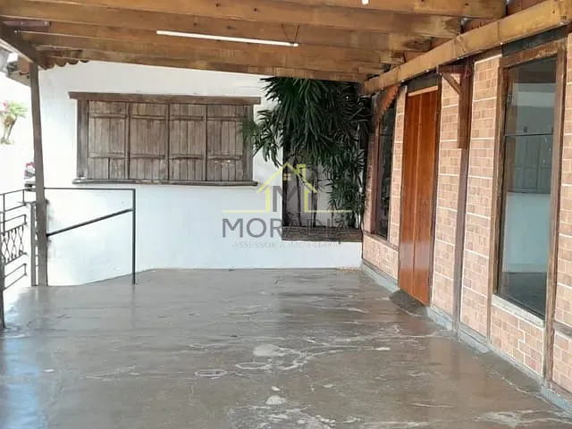 Ponto com 256m², para alugar, no bairro Vila Rica em Guaxupé