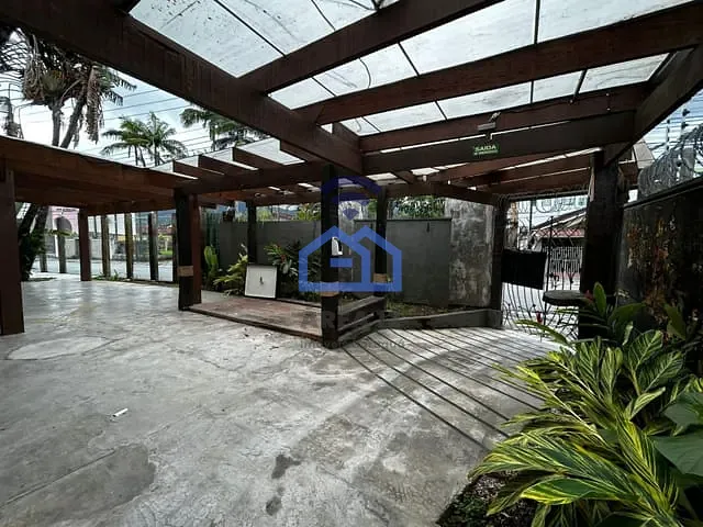 Ponto com 337m², à venda, no bairro Centro em Caraguatatuba