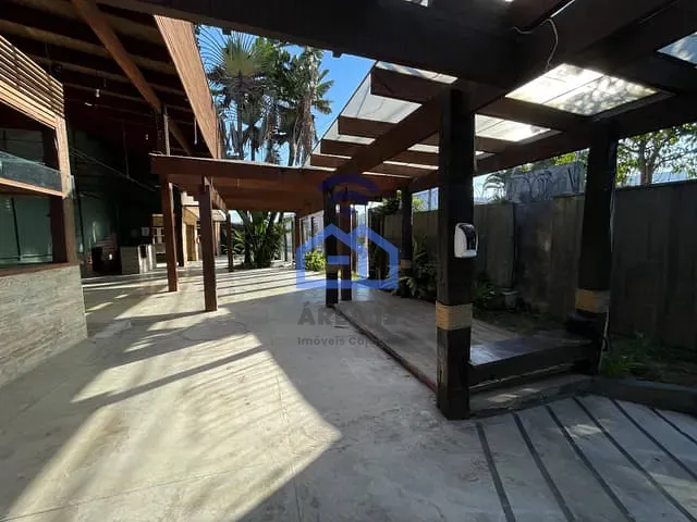 Ponto com 337m², à venda, no bairro Centro em Caraguatatuba