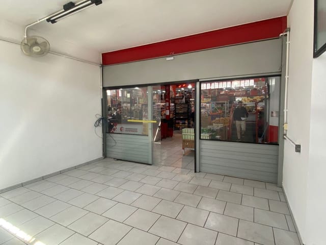 Ponto com 35m², para alugar, no bairro CENTRO em Extrema