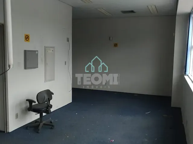 Ponto com 400m², à venda ou para alugar, no bairro Vila Jaboticabeira em Taubaté