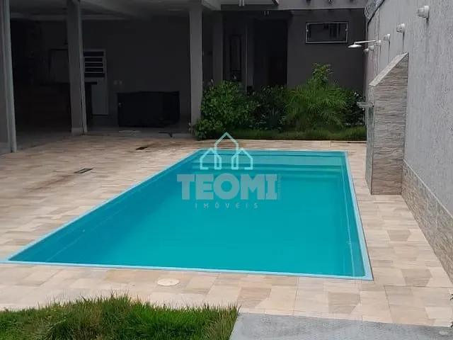 Casa com 300m², à venda, no bairro Esplanada Santa Helena em Taubaté