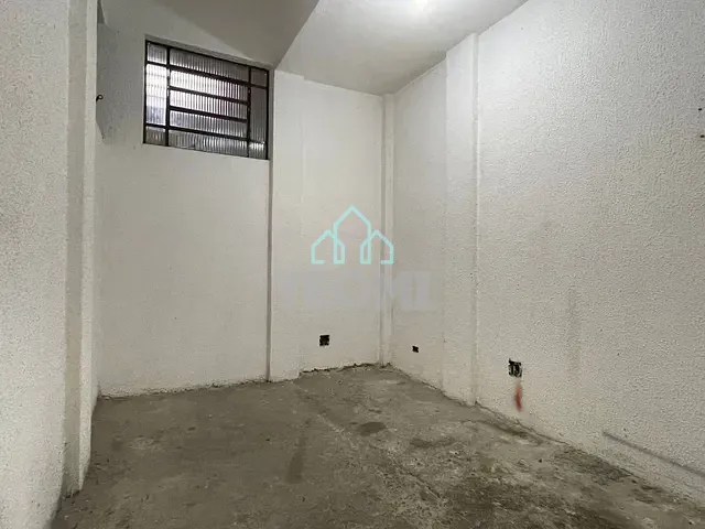Ponto com 620m², à venda, no bairro Jardim Gurilândia em Taubaté