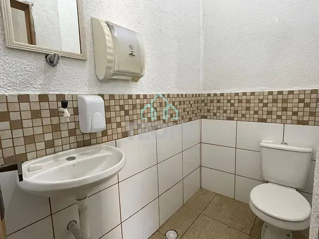 Ponto com 620m², à venda, no bairro Jardim Gurilândia em Taubaté
