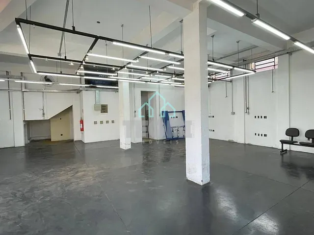 Ponto com 620m², à venda, no bairro Jardim Gurilândia em Taubaté
