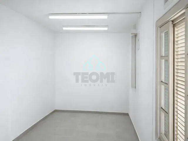 Ponto com 185m², para alugar, no bairro Independência em Taubaté