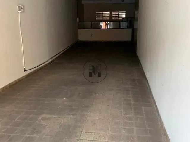 Ponto com 250m², para alugar, no bairro Centro em Guaratinguetá