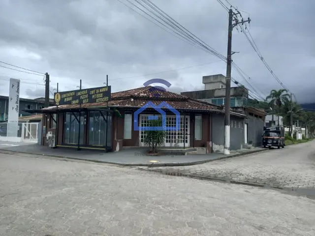 Ponto com 382m², à venda, no bairro Balneário Copacabana em Caraguatatuba