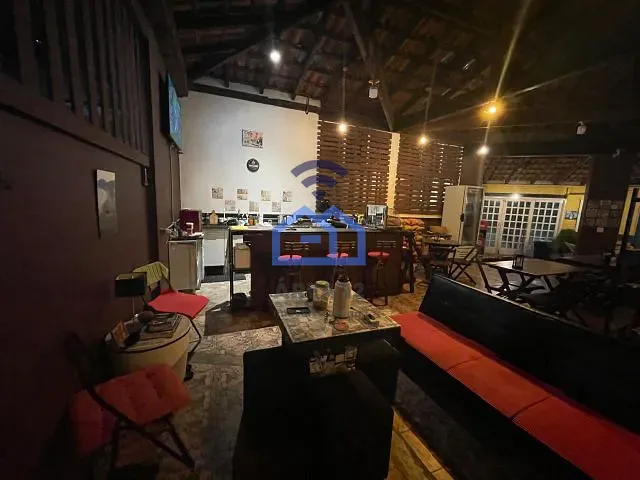Ponto com 382m², à venda, no bairro Balneário Copacabana em Caraguatatuba