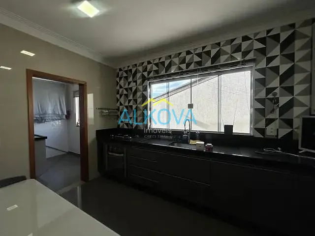 Ponto com 250m², à venda, no bairro Jardim Santa Júlia em São José dos Campos
