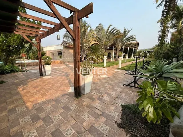 Ponto com 2000m², à venda, no bairro Chácara São Félix em Taubaté