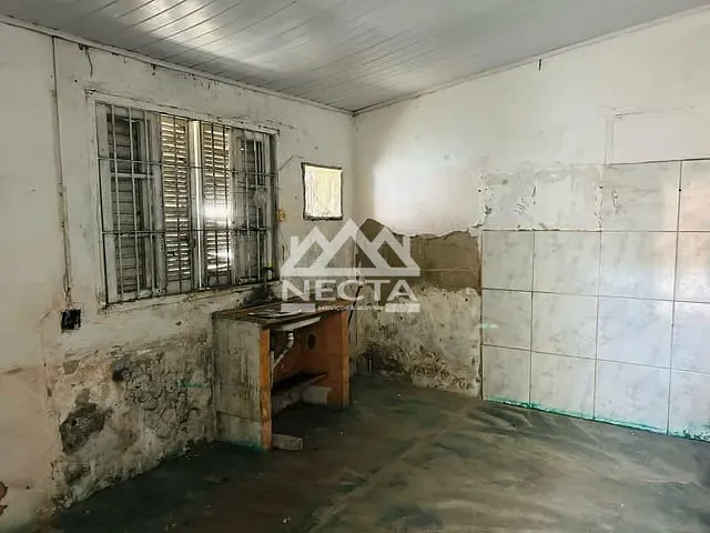 Ponto com 175m², à venda, no bairro Perequê-Mirim em Caraguatatuba