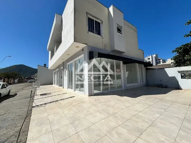 Ponto com 142m², para alugar, no bairro Martim de Sá em Caraguatatuba