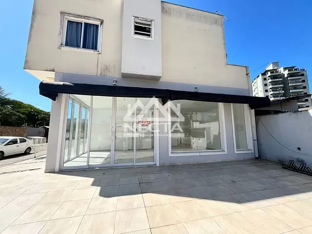 Ponto com 142m², para alugar, no bairro Martim de Sá em Caraguatatuba