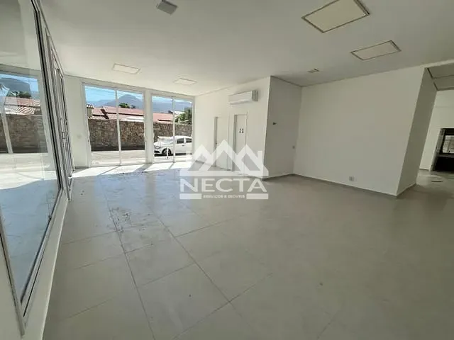 Ponto com 142m², para alugar, no bairro Martim de Sá em Caraguatatuba