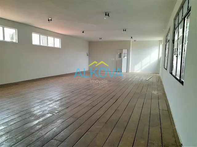 Ponto com 300m², à venda ou para alugar, no bairro Jardim Satélite em São José dos Campos
