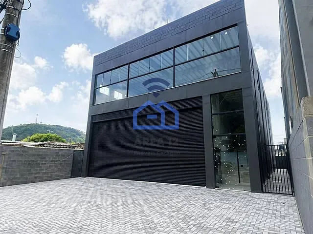 Ponto com 630m², para alugar, no bairro Sumaré em Caraguatatuba