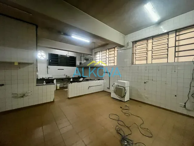Ponto com 250m², à venda ou para alugar, no bairro Vila Rossi em São José dos Campos