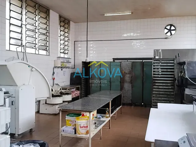 Ponto com 250m², à venda ou para alugar, no bairro Vila Rossi em São José dos Campos
