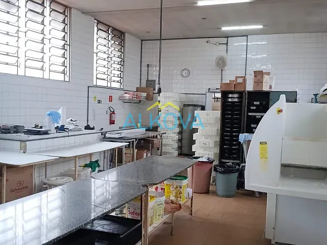 Ponto com 250m², à venda ou para alugar, no bairro Vila Rossi em São José dos Campos
