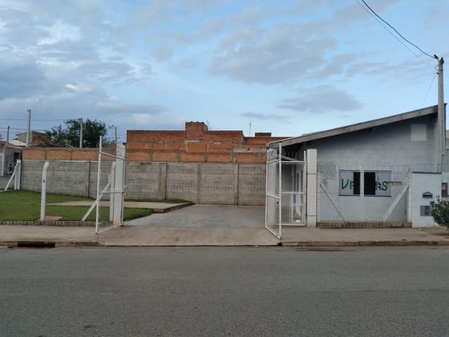 Ponto com 300m², à venda, no bairro Jardim dos Jacarandás Fase 2 em São João da Boa Vista