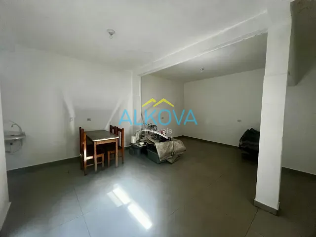 Ponto com 250m², para alugar, no bairro Jardim Altos de Santana I em Jacareí