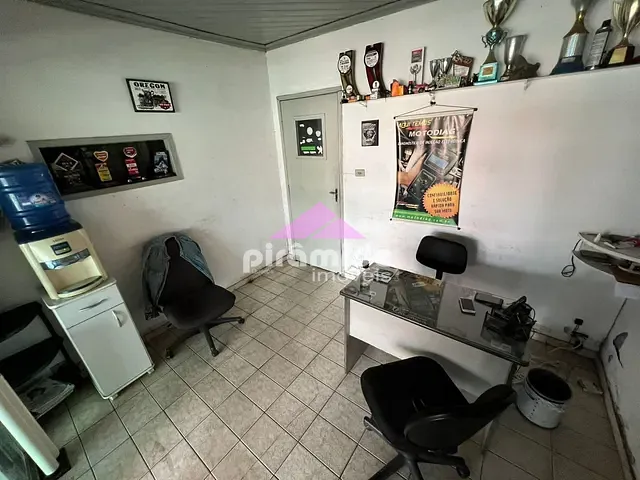 Ponto com 220m², para alugar, no bairro Jardim Satélite em São José dos Campos