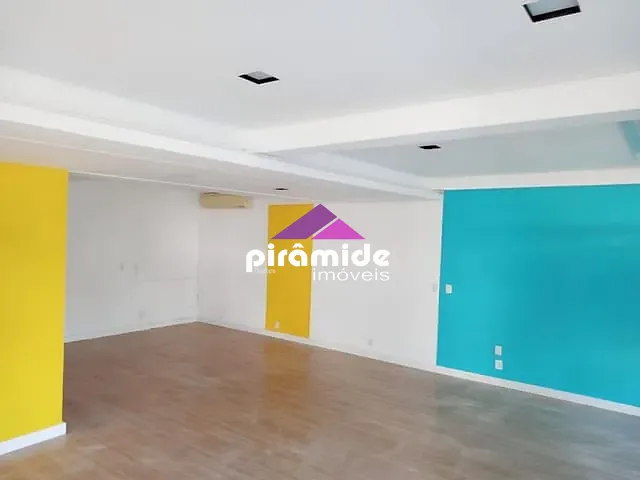 Ponto com 251m², à venda, no bairro Vila Guaianazes em São José dos Campos