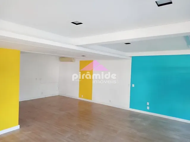 Ponto com 251m², à venda, no bairro Vila Guaianazes em São José dos Campos