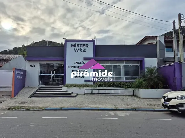 Ponto com 351m², à venda ou para alugar, no bairro Centro em Caraguatatuba