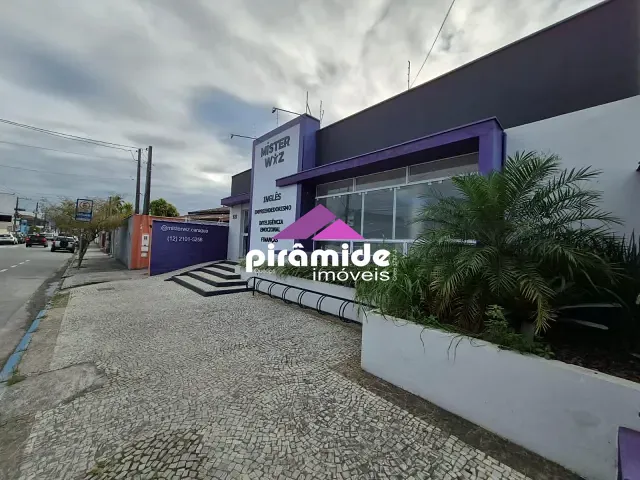 Ponto com 351m², à venda ou para alugar, no bairro Centro em Caraguatatuba