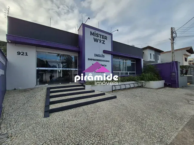 Ponto com 351m², à venda ou para alugar, no bairro Centro em Caraguatatuba