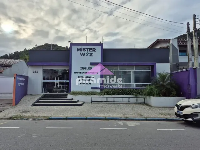 Ponto com 351m², à venda ou para alugar, no bairro Centro em Caraguatatuba