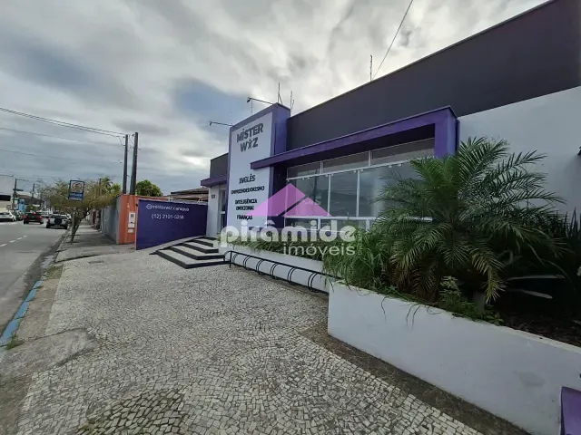 Ponto com 351m², à venda ou para alugar, no bairro Centro em Caraguatatuba
