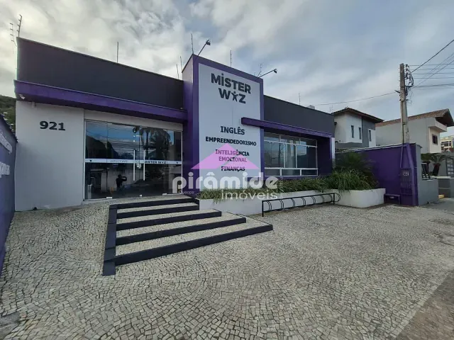 Ponto com 351m², à venda ou para alugar, no bairro Centro em Caraguatatuba