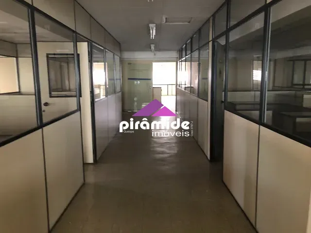 Ponto com 2300m², para alugar, no bairro Jardim Bela Vista em São José dos Campos