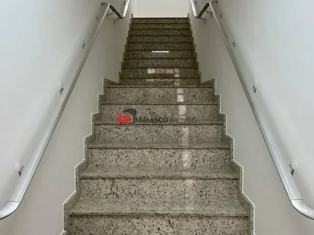 Ponto com 40m², para alugar, no bairro Jardim em Santo André